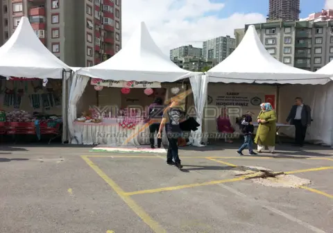 Kermes için kurulan kubbeli stant çadırları