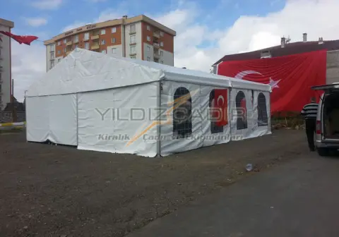 Türk bayraklı, pencereli hi-tech çadır