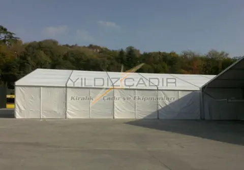 Kapalı yan brandalı beyaz hi-tech çadır