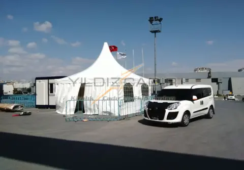 Otoparkta tek kubbeli çadır