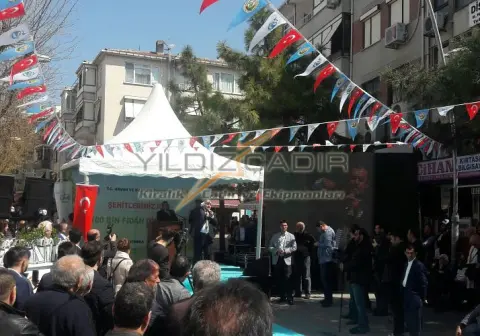 Açılış töreninde kubbeli çadır ve davetliler