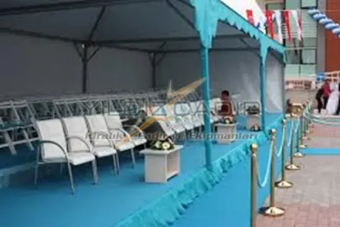 Tribün çadırında protokol koltukları